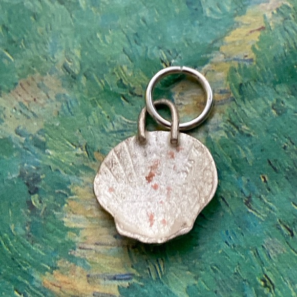 5/$10❤️❤️❤️ Vintage 80s Seashell Pendant Charm - Picture 2 of 3